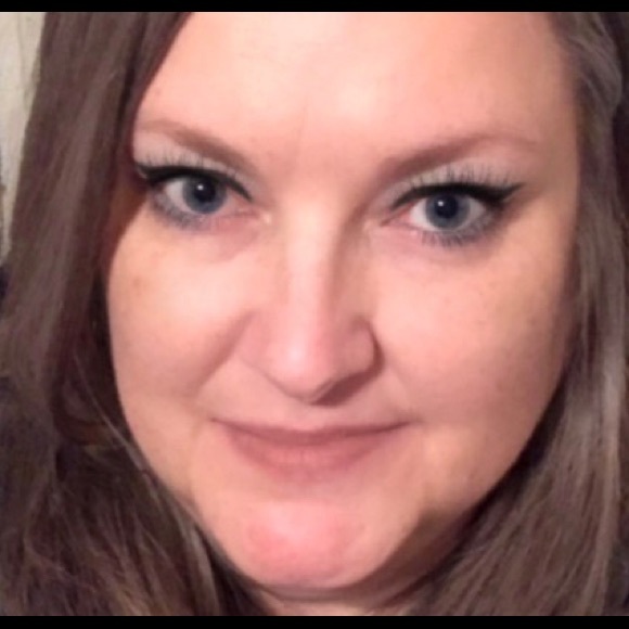 Meet your Posher, Bev - Picture 1 of 1